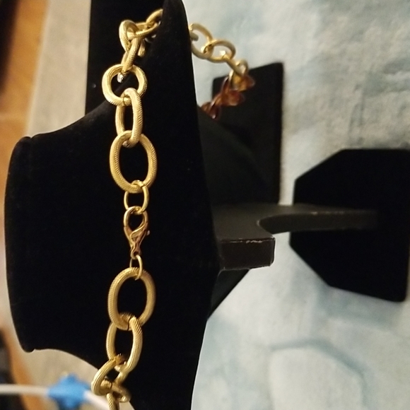 Tortoise shell gold necklace - Picture 2 of 5